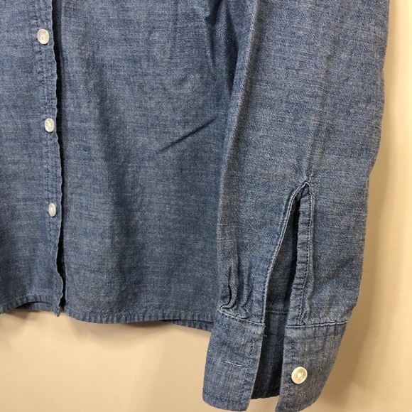 Levi’s Button Down - Picture 6 of 9